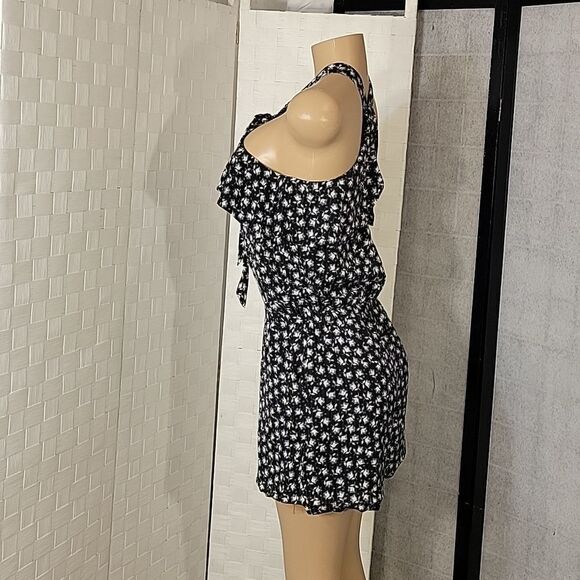 ANN TAYLOR LOFT HALTER FLORAL PRINT DESIGN TIE NECK SLEEVELESS WOMEN"S ROMPER - Picture 10 of 14